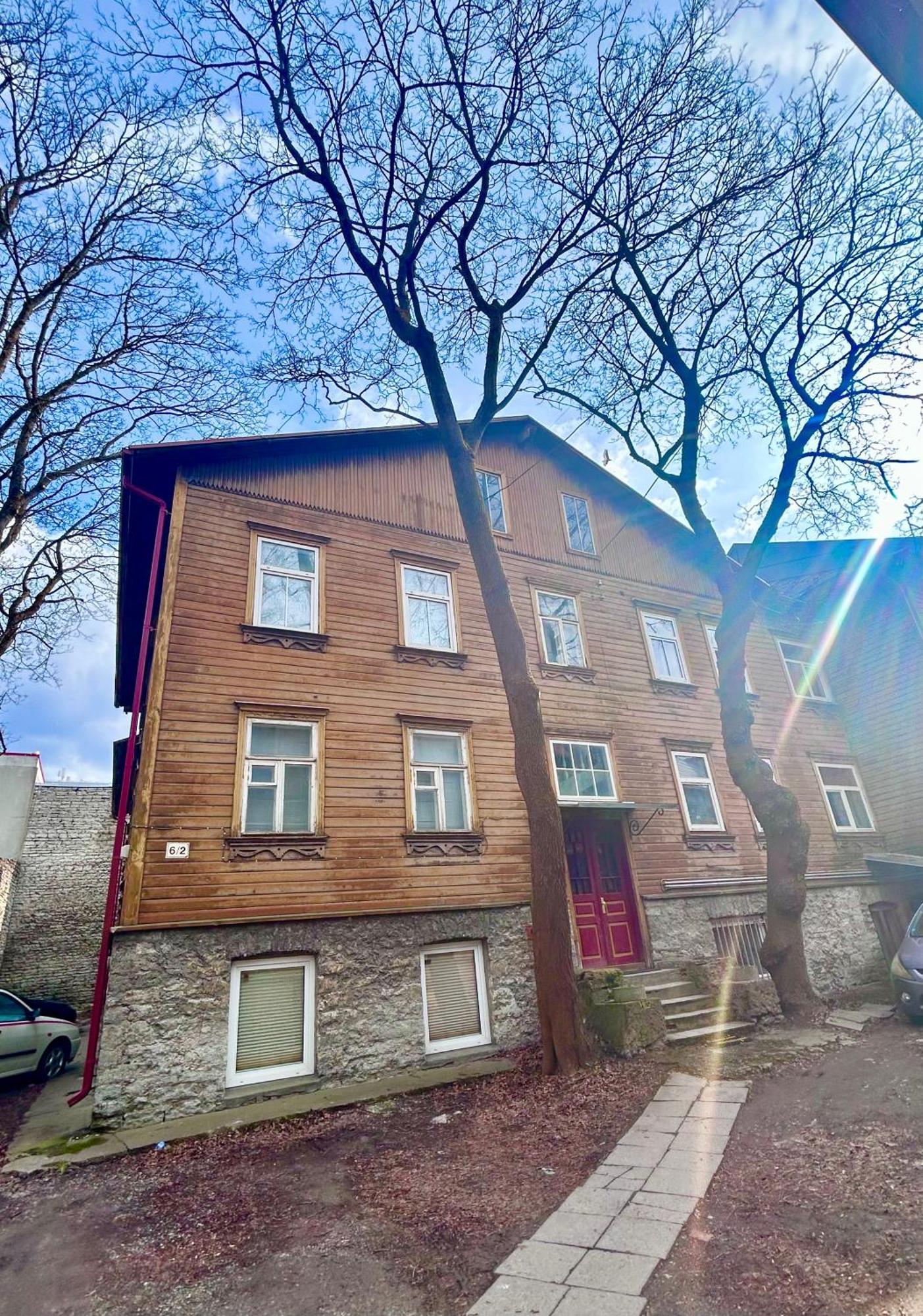 Stella's Kappeli - Near Bus Station And Airport - Near Bus Tram Stops - Free Parking, Wifi And Netflix - New Renovation * Tallinn