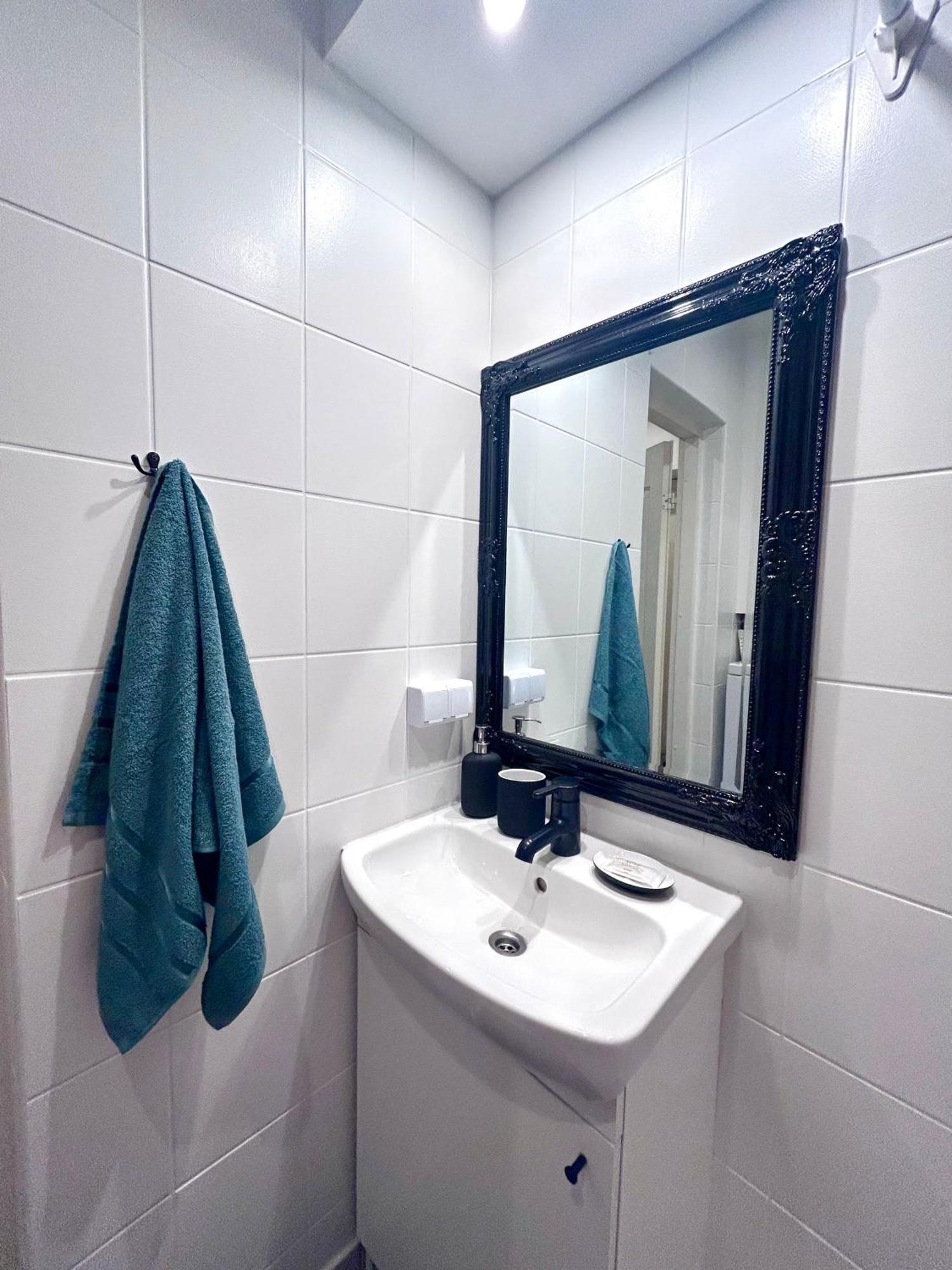 Stella's Kappeli - Near Bus Station And Airport - Near Bus Tram Stops - Free Parking, Wifi And Netflix - New Renovation Huoneisto Tallinna